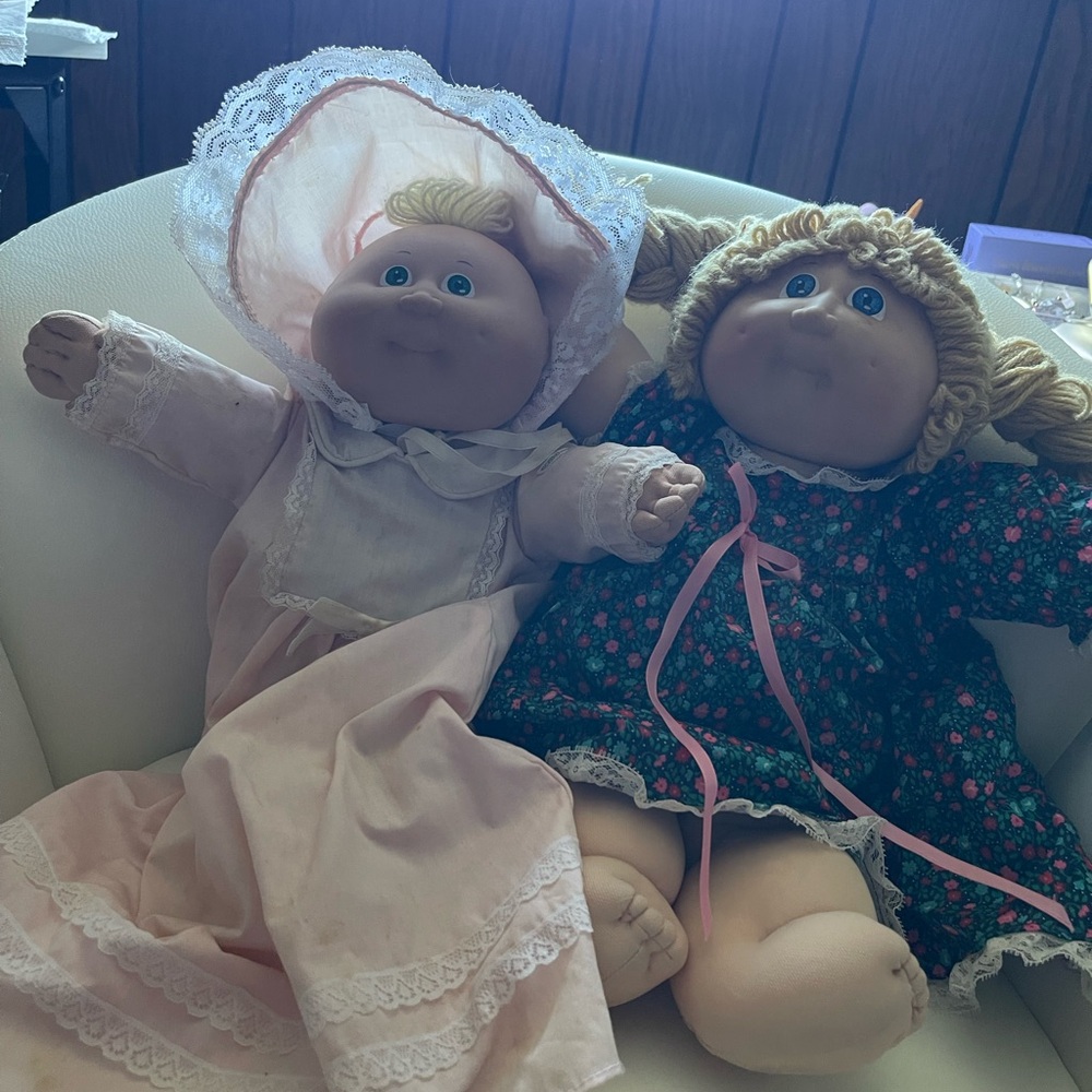 Pair of Cabbage Patch Dolls - Vintage Authebtic